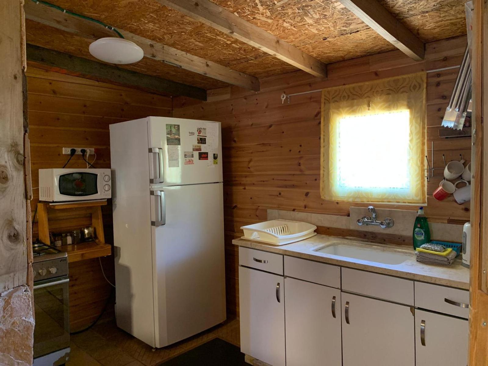 בקתת עץ בחורש במנות - דום גיאודזי - Wooden Cabin In Manot Exterior photo